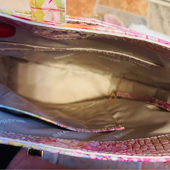 💘NWOT! RARE COLOR!! Brahmin Leather Croc Shira in Optimism! - Picture 10 of 16